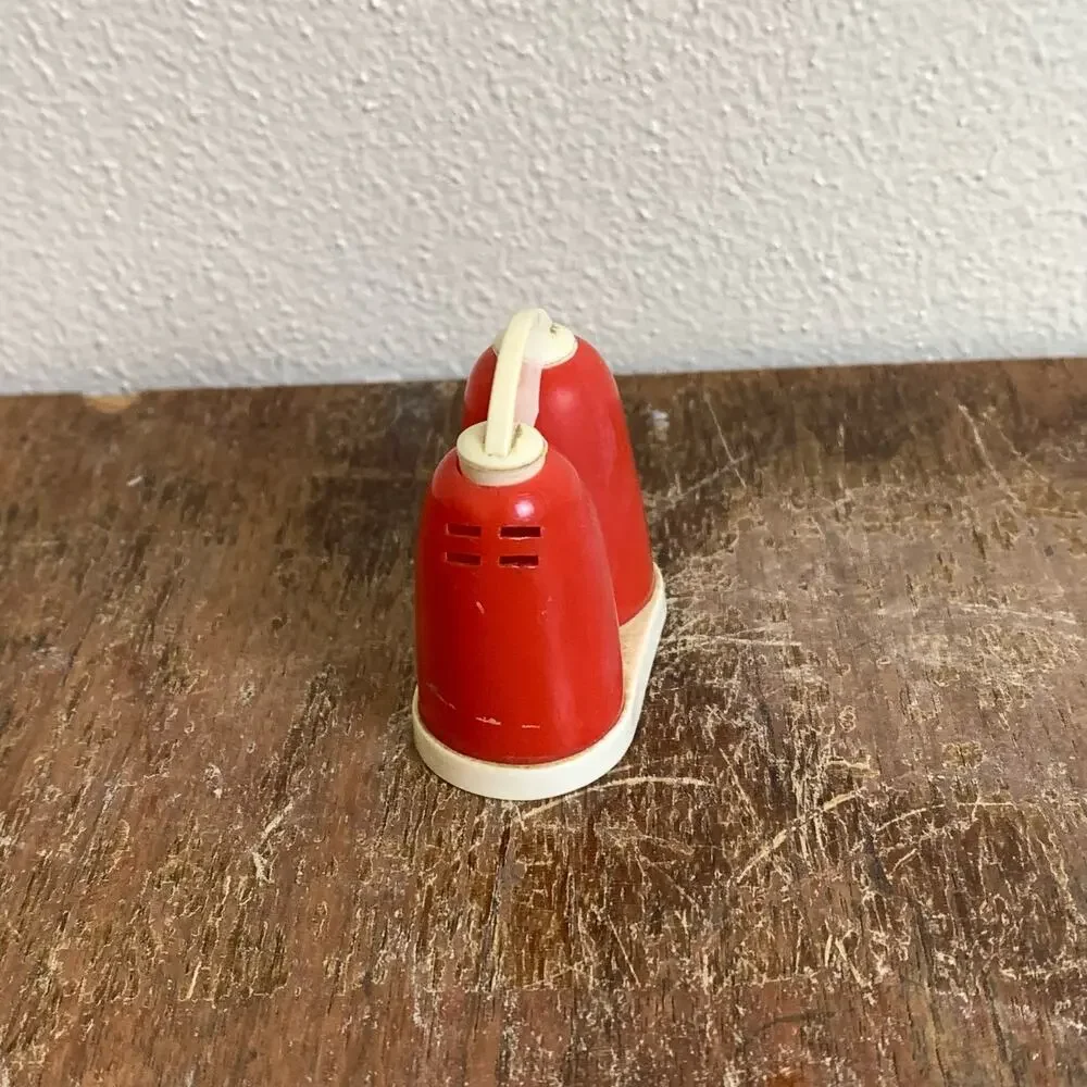 Vintage Red White Plastic All-in-One Salt & Pepper shakers‎ MCM Made in USA